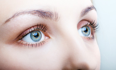 Obraz premium Close-up of female face with eyes makeup