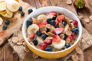 Wholemeal Cornflakes with fresh Fruits