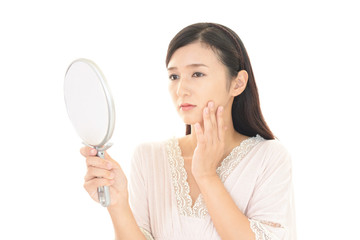 お肌が気になる女性
