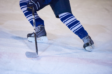 Naklejka premium ice hockey player in action