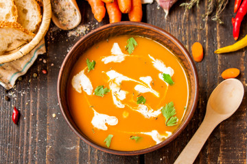 Carrot cream soup with cream and thyme