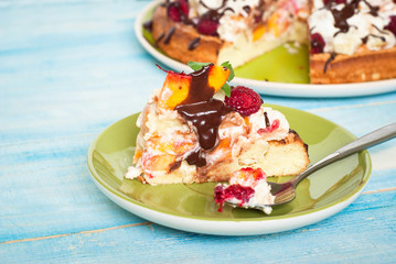 Cake with peaches and raspberries