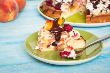 Cake with peaches and raspberries