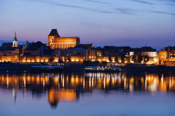 Obraz premium Torun Old Town Skyline at Twilight