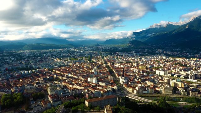 Grenoble vu de la Bastille en accéléré