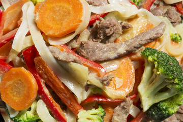 Thai noodles with vegetables and beef in oyster sauce