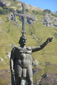 Estatua de Don Pelayo en Asturias