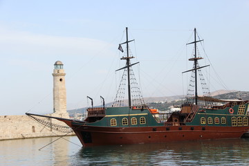 Bateau de pirates Réthymnon Crète