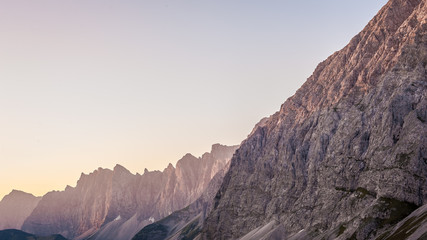 Obraz premium Sonnenaufgang an den Laliderer Wänden im Karwendel