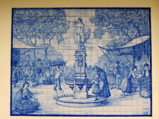 portugalia - madera - funchal - kafelkowa mozaika przed wejściem na targ