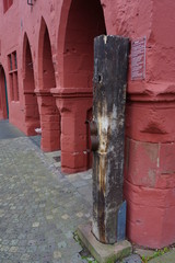 Pranger am historischen Rathaus