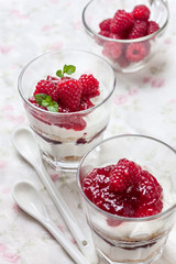 cheesecake with raspberries