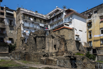 Fototapeta na wymiar Ancient Roman ruins in the Naples neighborhood