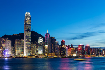 Naklejka premium Hongkong nocą