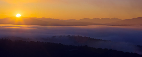 Obraz premium Mountains landscape of Galicia in dawn