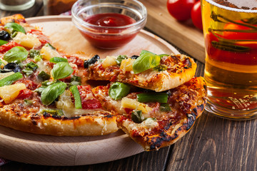 Pizza hawaii with beer