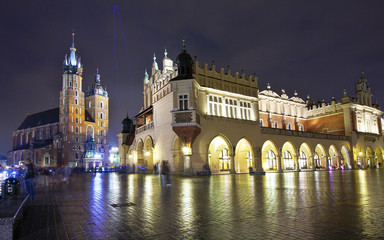 Fototapeta na wymiar Kraków rynek starego miasta nocą