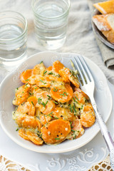 Stewed carrots Vichy with cream, chives and parsley