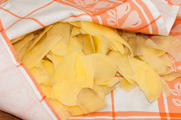 Drying sliced potato chips on the kitchen towel