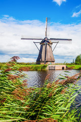 Fototapeta premium Windmühlen in Kinderdijk, Niederlande