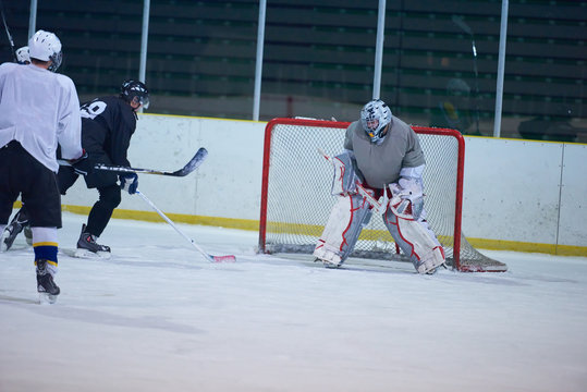 ice hockey goalkeeper