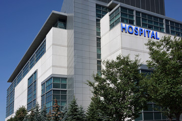 modern hospital style building - 91800538