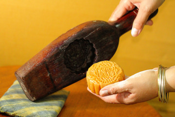 closed up hand of Chef who is removing moon cake from mould