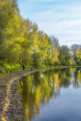 Рыбаки на реке Чаус осенью. Россия,Сибирь,Новосибирская область,Колыванский район,река Чаус