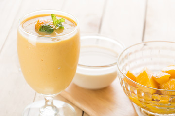 mango smoothie