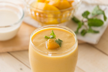mango smoothie