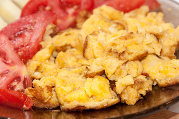 Scrambled eggs with tomato and cheese