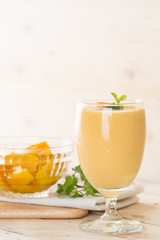 mango smoothie