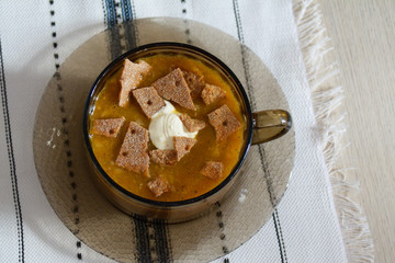 Spicy rich courgette soup with bread and sour cream