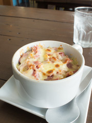  Macaroni with cheese in white cup