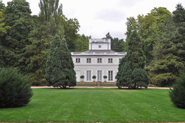 Fototapeta na wymiar Little White House in Warsaw