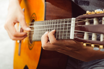 Obraz premium hand playing on guitar
