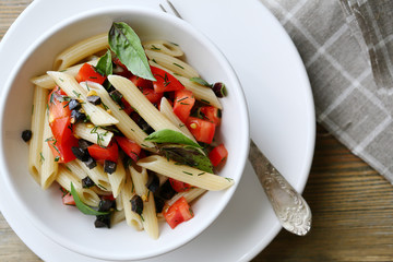 pasta with tomatoes and olive