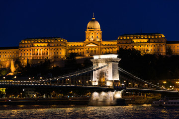 Fototapeta na wymiar Szechenyi Chain Bridge and Royal Palace at dusk