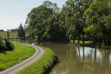 Fototapeta na wymiar Canal de Bourgogne, Burgundy, France