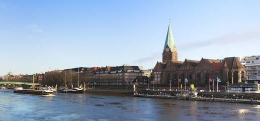 Bremen, Kirche Sankt Martini und Weser