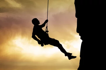 Gardinen man climber silhouette at sunset © adrenalinapura