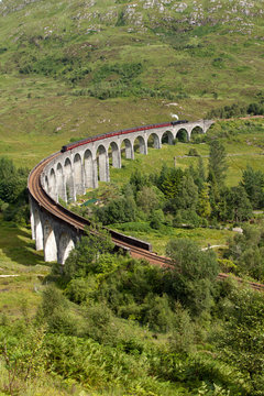  Glenfinnan Viaduct, Lochaber, Highlands, Scotland