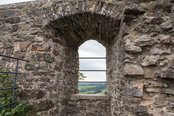 Blick aus dem Fenster einer Burgruine