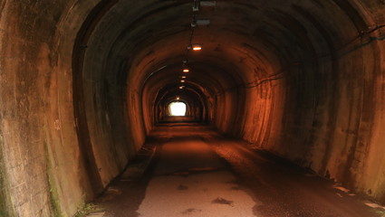 Fototapeta na wymiar トンネル