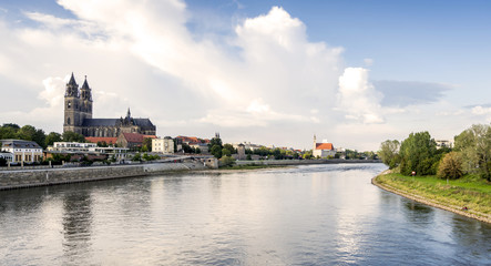 Elbe und Dom in Magdeburg