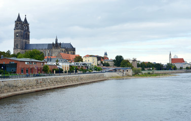 Obraz premium Magdeburg Panorama mit Elbe