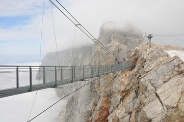*Hängebrücke am Dachstein-Gletscher*