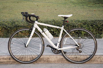 Fototapeta na wymiar vintage white bicycle