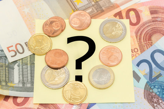 Fragezeichen hinter dem Geld