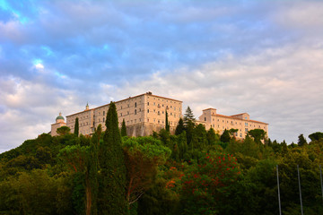 Fototapeta na wymiar abbaye de monte cassino , dans le latinium, en italie 
